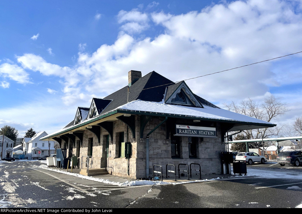 Former CNJ Raritan Station Building   